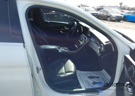 2017 Mercedes-Benz C 300 Luxury/Sport из США, поврежденный, VIN 55SWF4JB1HU188409